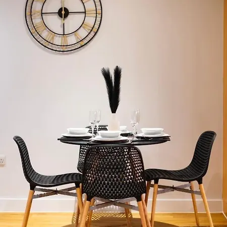 Tq Luxurious 2 Bed Flat * Birmingam